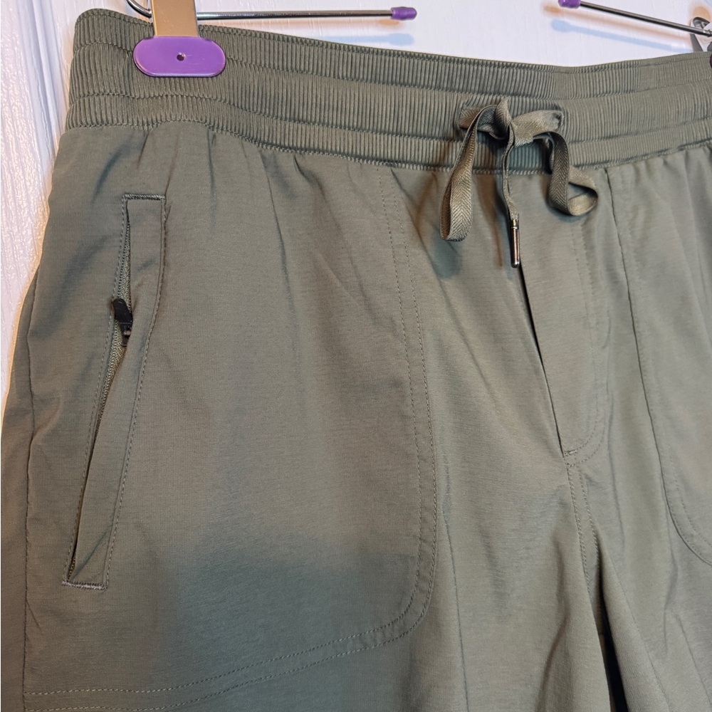 L.L. Bean Khaki Green Shorts-Womens Size Large - Picture 3 of 6